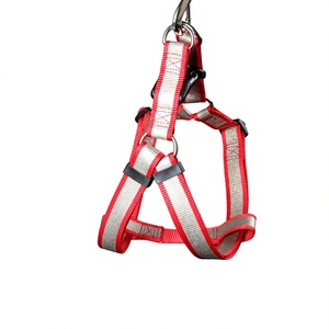 Harnais pour chien en nylon réfléchissant, rayures rouges et blanches, fermeture à boucle réglable, taille moyenne, style simple pour chiens - Product Image 1