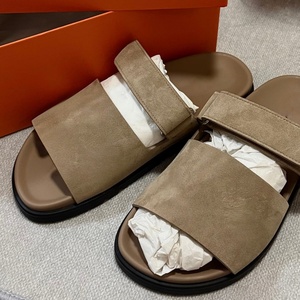 2026 New best-selling women's slippers classic designer slippers high quality business slide slippers and men's designer sandals - Product Image 1