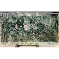 Dalle de marbre KT Stone vert profond à veines tourbillonnantes pour mur d'arrière-plan intérieur haut de gamme