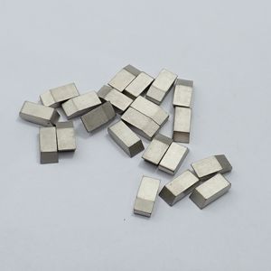 OEM-Anpassung Gesinterte Wolframcarbid-Säge spitzen YG6 YG8 Hartmetall für industrielle Holz bearbeitungs werkzeuge Wettbewerbs fähiger Preis - Product Image 6