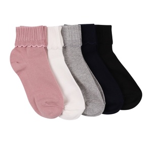 Chaussettes élégantes en mélange de coton à volants, longueur mi-mollet pour femmes, avec un design unique à bordure picotée - Product Image 6
