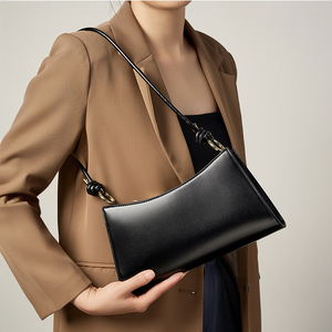 Sac à <span class=keywords><strong>Main</strong></span> Pour Femme Cuir East-West Noeud Bandoulière Bord Incurvé Usine Marque Privée OEM 2026 - Product Image 1