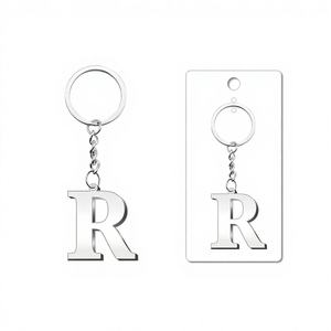 Llavero de Acero con Letra R, Elegante Llavero de Joyería con Diseño Intrincado - Product Image 1