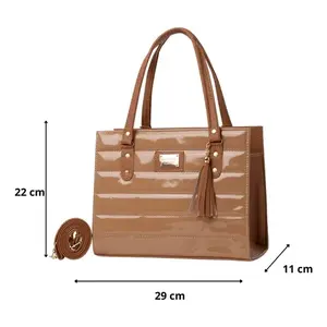 Sac fourre-tout en cuir verni pour femme Fana Kaela, couleur camel, double poignée, fermeture à glissière, style décontracté avec décoration en pompon - Product Image 3