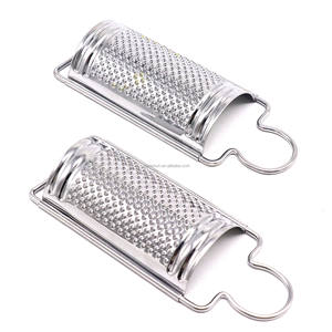 Râpe de cuisine en acier inoxydable pour légumes, fromage, pomme de terre, gingembre et ail avec manche en bois de plage - Product Image 6