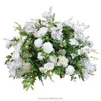 Guirlande luxurante de roses blanches et d'eucalyptus |   Fleurs artificielles de qualité supérieure pour arches de mariage