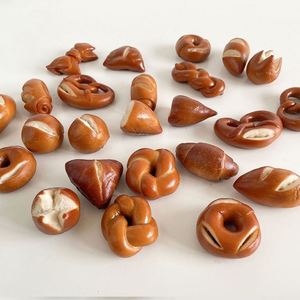 Llavero de pretzel trenzado hecho a mano al por mayor con colgante de fruta Songbei y imán de nevera personalizable - Product Image 1