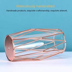 Florero de metal pulido de alta calidad con diseño moderno para uso decorativo en hogares, oficinas o espacios para eventos - Product Image 3