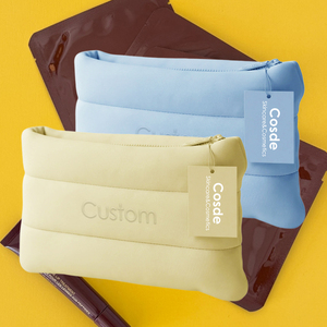 Bolsa Organizadora de Maquillaje Acolchada Personalizada de Fábrica, Color Amarillo Mantequilla, Bolsa de Almacenamiento de Neopreno con Burbujas, Bolsa de Aseo - Product Image 3