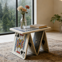 Table basse moderne créative en forme de maison de cartes, table d'appoint unique Reine de Pique, table d'appoint de luxe sur le thème du poker