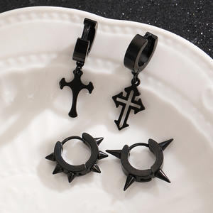 स्ट्रीट डार्क पंक स्पिड रिवेट तितली सुपर कूल महिलाओं के सोने की प्लेटेड स्टेनलेस स्टील स्टड इयररिंग्स हिप-हॉप ट्रेंडी - Product Image 1