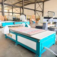 Máquina CNC Router Nueva a Precio de Fábrica, 1300x2500x200mm, Controlada por PLC, con Rodamientos, Software Syntec NC, Cambio Automático de Herramienta, para Madera y Puertas