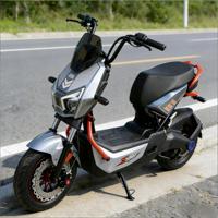 Trottinette électrique longue portée haute vitesse avec moteur arrière sans balais électronique, frein à disque avant et frein à tambour arrière, 3 vitesses pour les trajets urbains