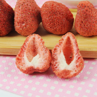 Gefreeze-droogde aardbeienballetjes groothandel fruitsnacks 500g Shandong oorsprong, op kamertemperatuur bewaarbaar, aardbeienplakjes