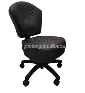 <span class=keywords><strong>Chaise</strong></span> <span class=keywords><strong>de</strong></span> poker <span class=keywords><strong>de</strong></span> luxe en cuir noir <span class=keywords><strong>avec</strong></span> logo personnalisé, <span class=keywords><strong>chaise</strong></span> <span class=keywords><strong>de</strong></span> bar moderne réglable <span class=keywords><strong>avec</strong></span> <span class=keywords><strong>roulettes</strong></span> pour bar à domicile, salon, atelier, centre commercial, <span class=keywords><strong>cuisine</strong></span> - Product Image 6