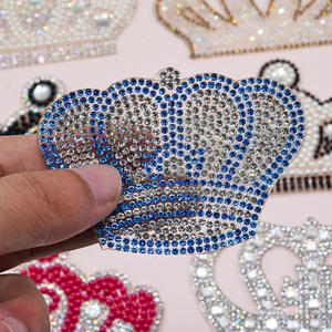 Yiwu wintoop إكسسوارات عصرية بتصميم مختلف مكواة على لؤلؤ حجر الراين رقع تاج مزينة للملابس - Product Image 6