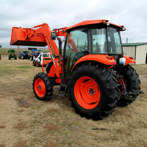 Tracteur Kubota M7060 70 CV à transmission par engrenages, tracteur utilitaire agricole avec pelle frontale pour travaux sur le terrain et en cour - Product Image 1