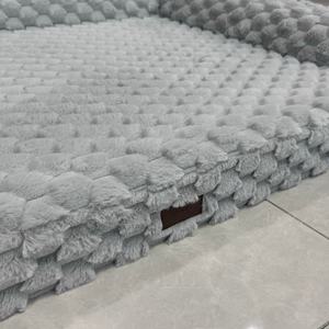 Canapé pour chien en velours de maïs de luxe sur mesure, lit pour animaux de compagnie gris doux et confortable conçu pour les grands chiens - Product Image 6