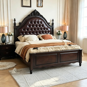 Nueva llegada: Cama de cuatro postes de madera maciza con cabecero floral tallado, tapizado de cuero marrón oscuro con capitoné de diamante y mesita de noche tallada con almacenamiento. - Product Image 1
