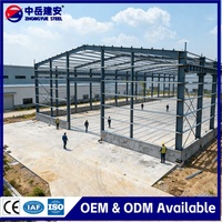 Entrepôt à structure en acier léger, atelier de transformation industrielle, hangar métallique, bâtiment d'usine préfabriqué sur mesure pour le stockage et le travail