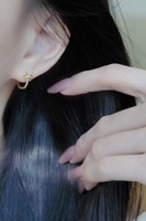 Boucles d'oreilles créoles Lerca en or 18 carats avec papillon et diamants, style influenceur coréen, bijoux de luxe légers et de niche, idéales pour cadeau et collection personnelle