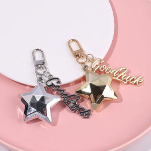 Porte-clés de voiture moderne et minimaliste en alliage de zinc avec grand pentagramme et lettre coréenne, cadeau créatif et porte-bonheur, pendentif exquis pour sac à main femme - Product Image 2