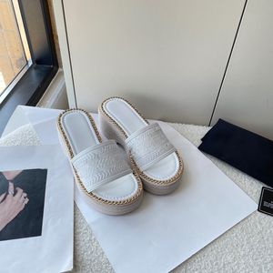 Sandalias de Tacón Alto de 5-8 cm con Punta Abierta y Logotipo, Estilo Diseñador 2026, de Cuero Genuino Transpirable con PU Repujado de Alta Calidad - Product Image 4