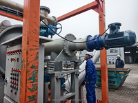 Unité de désorption thermique montée sur chenilles (UTD) pour la récupération des hydrocarbures des déchets de forage à base d'huile et des boues pétrolières