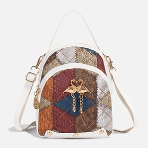 Nueva llegada de la moda de las mujeres acolchadas bordadas doble <span class=keywords><strong>E</strong></span> Casual PU mochila Color a juego todas las estaciones bolsa de mensajero compacta - Product Image 6