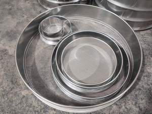 Tamis de cuisine en acier inoxydable de qualité supérieure All Clad pour tamiser la farine, la poudre, le cacao, la pâte à pâtisserie - Product Image 5