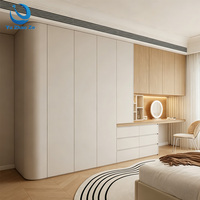Armoire de chambre sur mesure Signature : Aménagement intérieur et planification de rangement sur mesure pour villas modernes, appartements et projets de maisons complètes