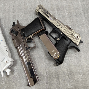 Portachiavi in Metallo a Forma di Pistola <span class=keywords><strong>Desert</strong></span> <span class=keywords><strong>Eagle</strong></span> Mini 9cm Smontabile con Logo Personalizzato e Proiettili - Product Image 5