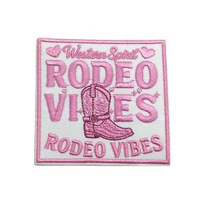 Parche Bordado Termoadhesivo Rosa con Diseño de Botas de Vaquera, Herradura y la Frase 'Yall Rodeo Mom' para Decoración de Ropa, Sombreros y Bolsos - Product Image 6