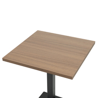 Table de salle à manger intérieure moderne de style commercial avec plateau et base en acier