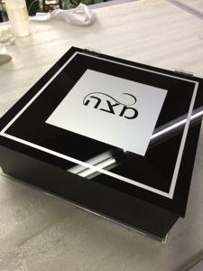 Boîte à Matzah en Lucite de Luxe Personnalisée, Collection Waterdale, Judaïca, Plaque de Séder en Acrylique, Boîte à Matzah Juive pour Pessah - Product Image 6