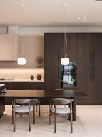 Meubles de cuisine modernes Vermonhouzz bicolores, style Wabi Sabi, armoires de cuisine à panneaux plats, porte en bois massif