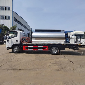 Camión Cisterna de Asfalto ISUZU KV100, Distribuidor de Asfalto para Obras Viales - Product Image 5