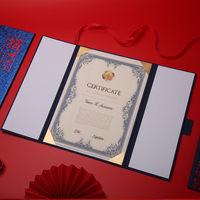 Porte-certificats de diplôme en papier plié en trois, couleur rouge, format A4, avec logo personnalisé, dossier de présentation