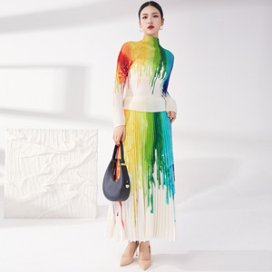 Thiết Kế Thời Trang Quần Áo Phụ Nữ Phù Hợp Với Mùa Xuân 2025 Dài Tay Áo T-Shirt + xếp li Váy 2 Mảnh Thiết Lập Số Lượng Lớn Cổ Phiếu Bán Buôn - Product Image 6