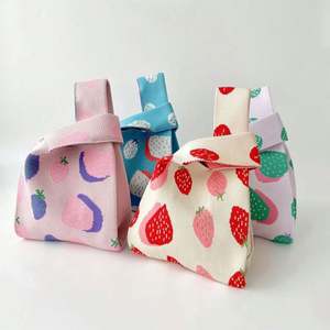Nuevo Bolso Tote de Punto de Diseño, Mini Bolso de Muñeca, Lindo Bolso de Mano de Punto con Diseño de Fresa para Niñas - Product Image 1