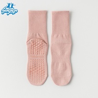 Vente en gros de chaussettes de sport antidérapantes en coton pour femmes, sans couture, absorbant la sueur et désodorisant les chaussettes de fitness