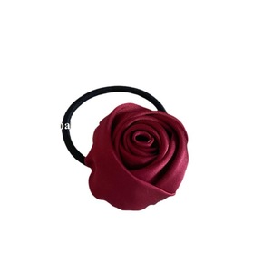 Élastique à cheveux en satin français rose, simple, éthéré, doux, unique, rétro et haut de gamme. - Product Image 3