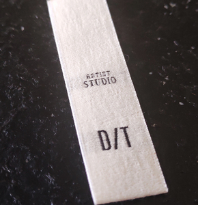 Custom Made Logo End Fold Dệt May Chính Dệt Cổ Tag Quần Áo Nhãn - Product Image 1