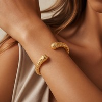 Bracelet manchette massif martelé plaqué or PVD 18 carats haut de gamme, bijoux de mode tendance en acier inoxydable pour femmes, cadeaux de fête, vente en gros