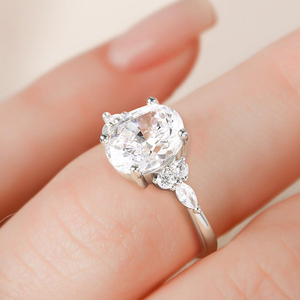 Anillo de compromiso SGARIT personalizado de oro blanco de 14K con certificado IGI, diamante cultivado en laboratorio de 2 quilates, estilo clásico con 6 piedras laterales VVS D para mujer - Product Image 3