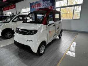 Adecuado para que las mujeres conduzcan, un sedán eléctrico de cuatro puertas para desplazamientos urbanos, con un diseño de doble fila - Product Image 2