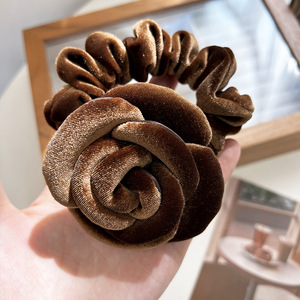 Coleteros de Terciopelo con Diseño de Rosa para Mujer, Accesorios para el Cabello con Flores, Coletero Tridimensional para Otoño e Invierno - Product Image 6