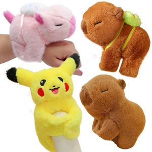 Pulsera de Peluche Magnética de Anime Suave con Diseño de Cabeza Grande, Relleno de Algodón PP y Forro de Malla, para Alivio del Estrés - Product Image 5