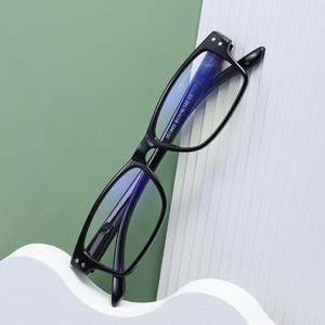 Gafas de Lectura +1.5 con Filtro de Luz Azul, Unisex, Montura de PC, Diseño Moderno - Product Image 2