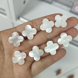 Piedras Preciosas de Concha Natural Blanca, Joyería de Trébol de Cuatro Hojas, Cuentas Sueltas de Concha de Nácar - Product Image 1